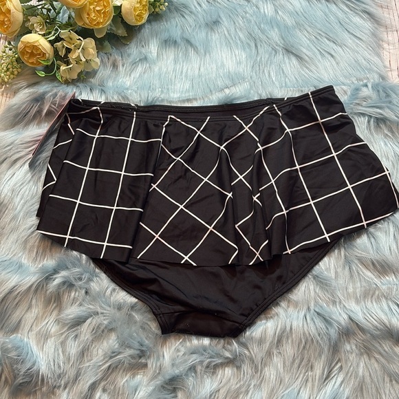 NWT SPANX Flirty Skirted Swim Bottom in Black Geo Sz 10 - Picture 6 of 10
